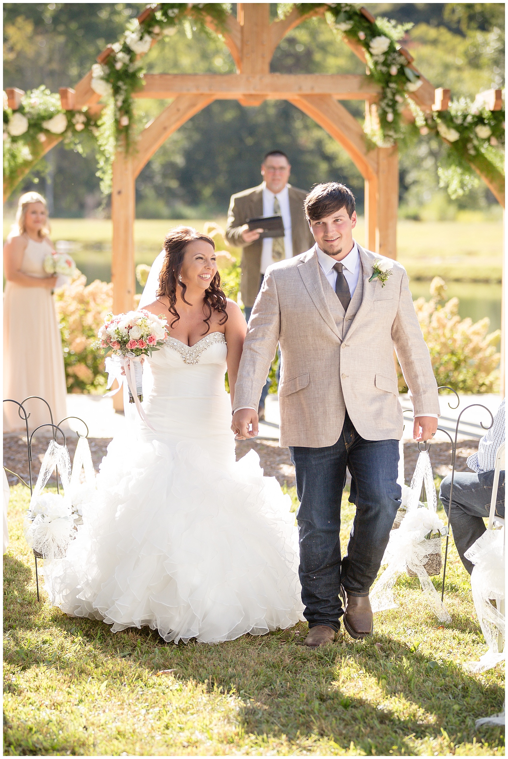 bettys_creek_barn_dillard_wedding_photographers-558.jpg