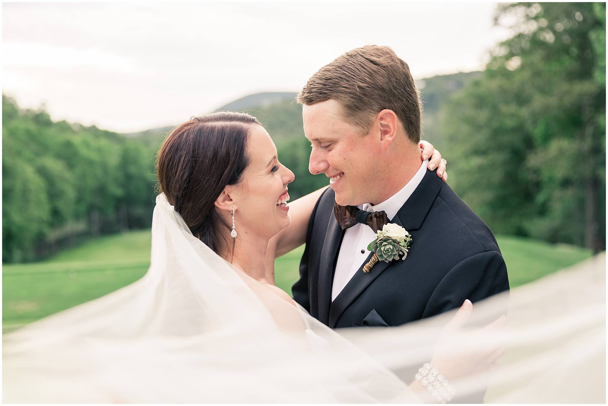 Best Wedding Photographers Wildcatt Cliffs Country Club Wedding Pictures 